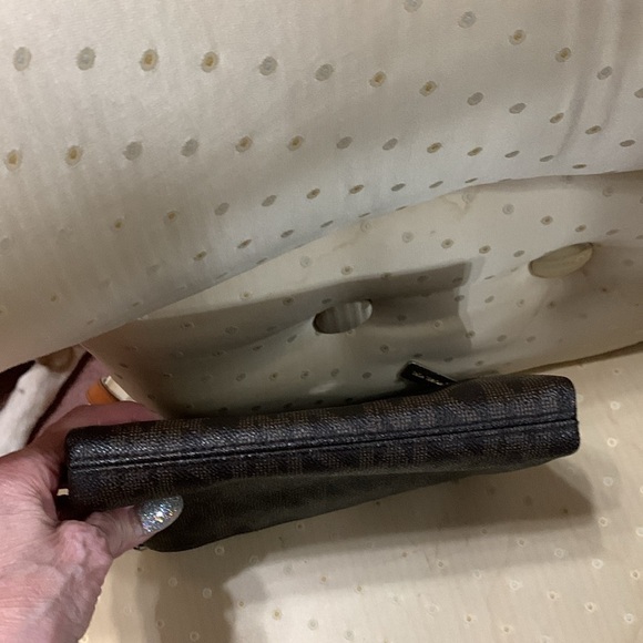 Michael Kors Fulton Monogram - Picture 7 of 8